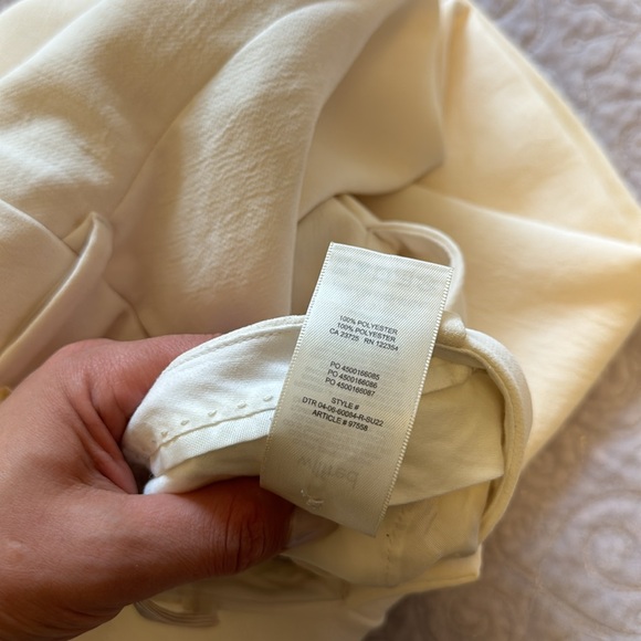 Aritzia Wilfred Effortless Cropped Pants in light birch size 4 - Picture 7 of 7